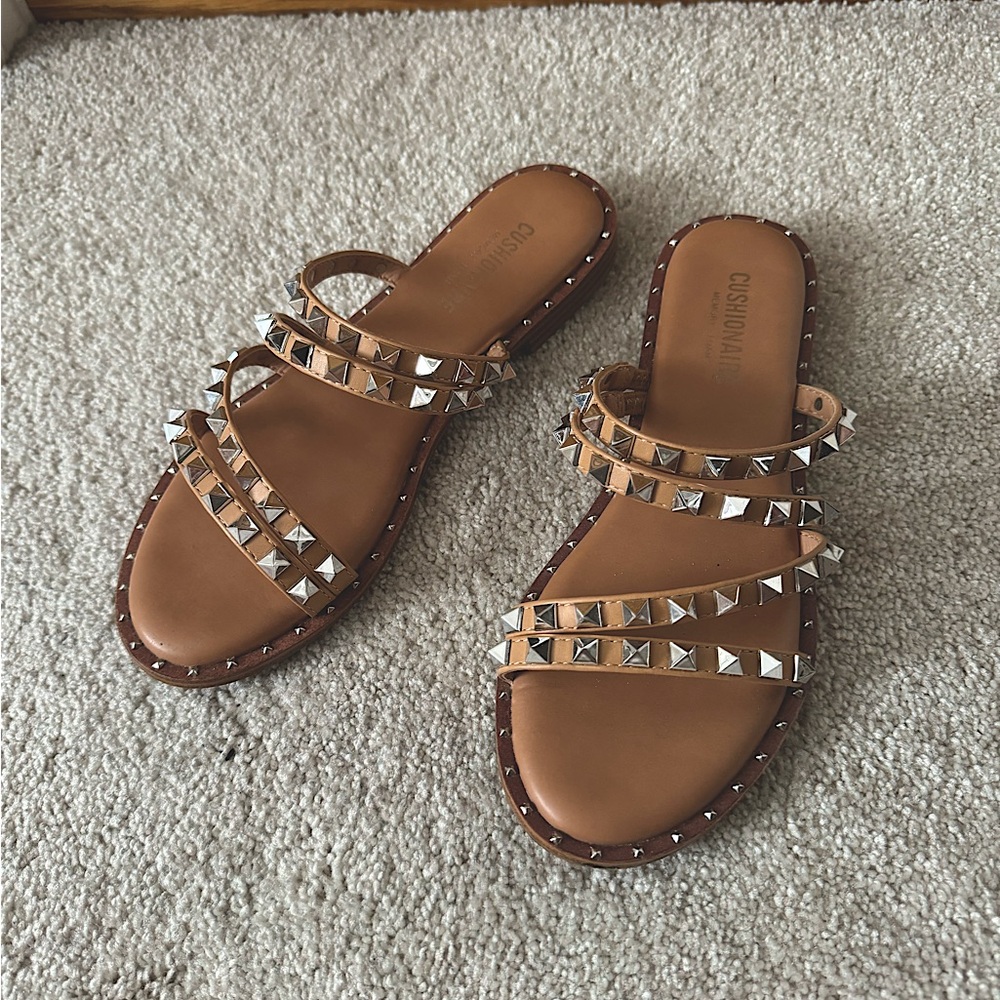 Cushionaire Memory Foam Slip On Sandals.  Sz 7.   EUC!